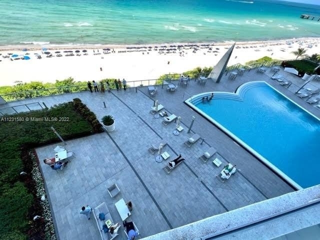 17121 Collins Ave - Photo 17