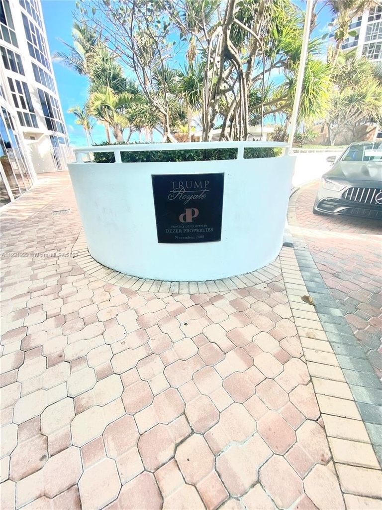 18201 Collins Ave - Photo 3