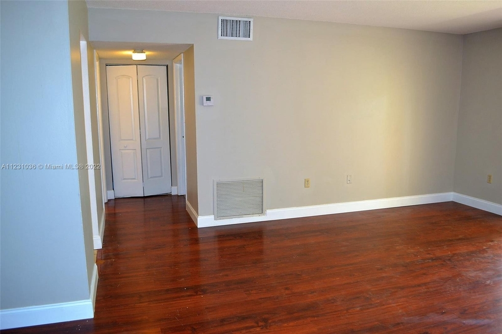 10415 N Kendall Dr - Photo 2