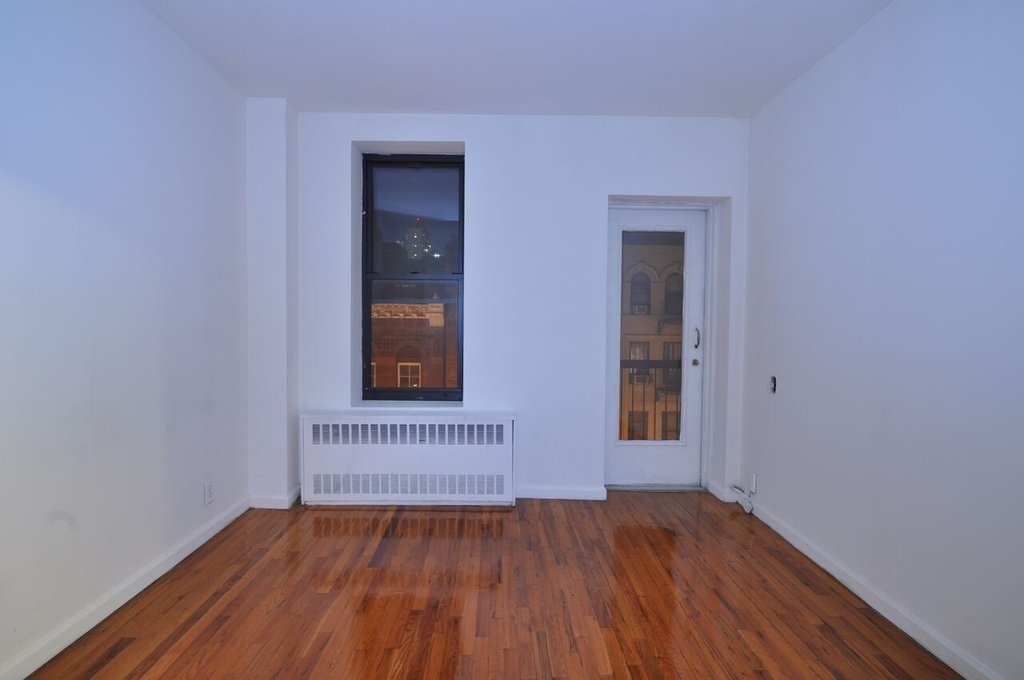 East 25th Street, Unit 5c - Photo 2