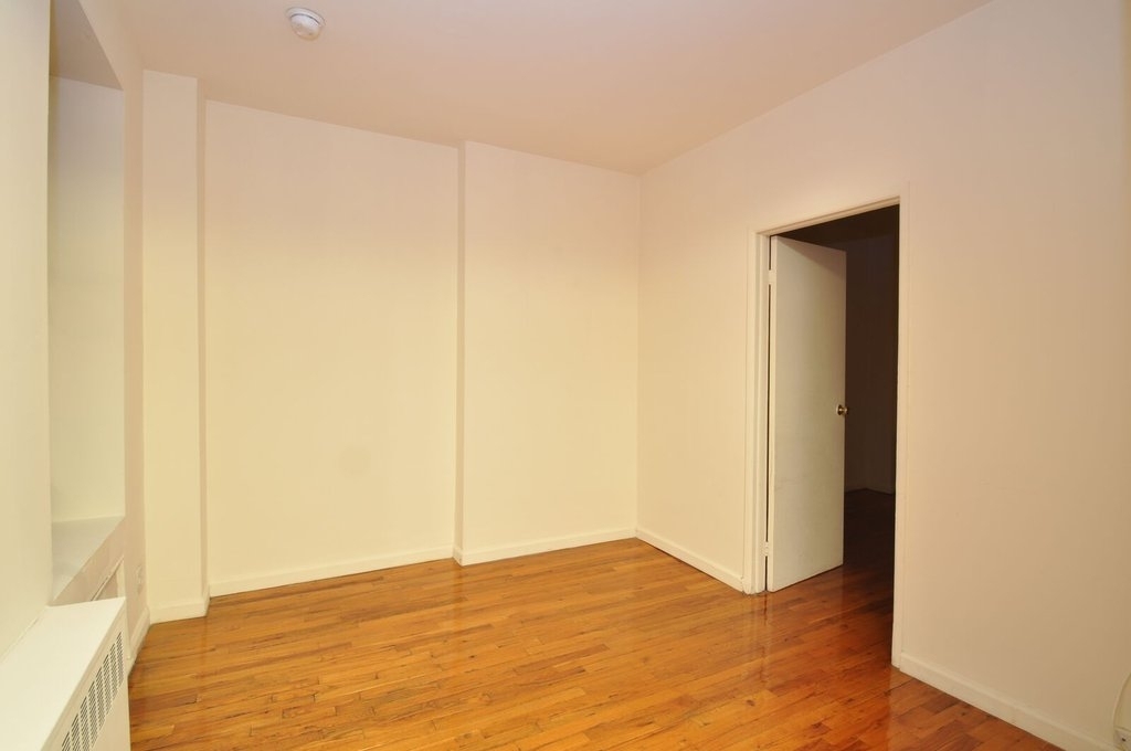 East 25th Street, Unit 5c - Photo 3