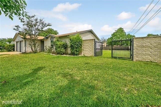 1501 Wildflower Dr - Photo 3