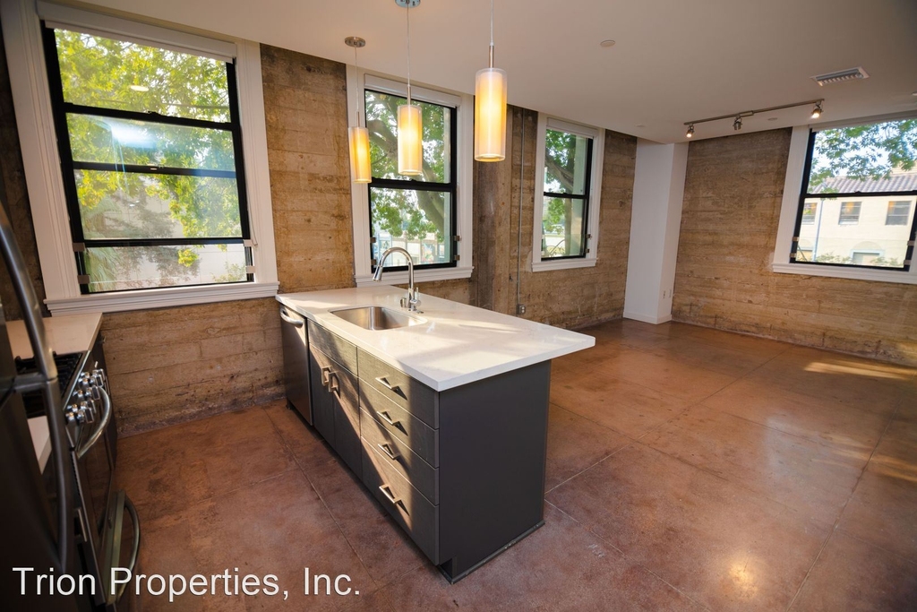 1136 W 6th Street - Photo 1