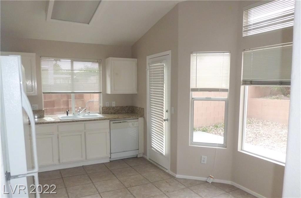 1913 Sierra Valley Way - Photo 2