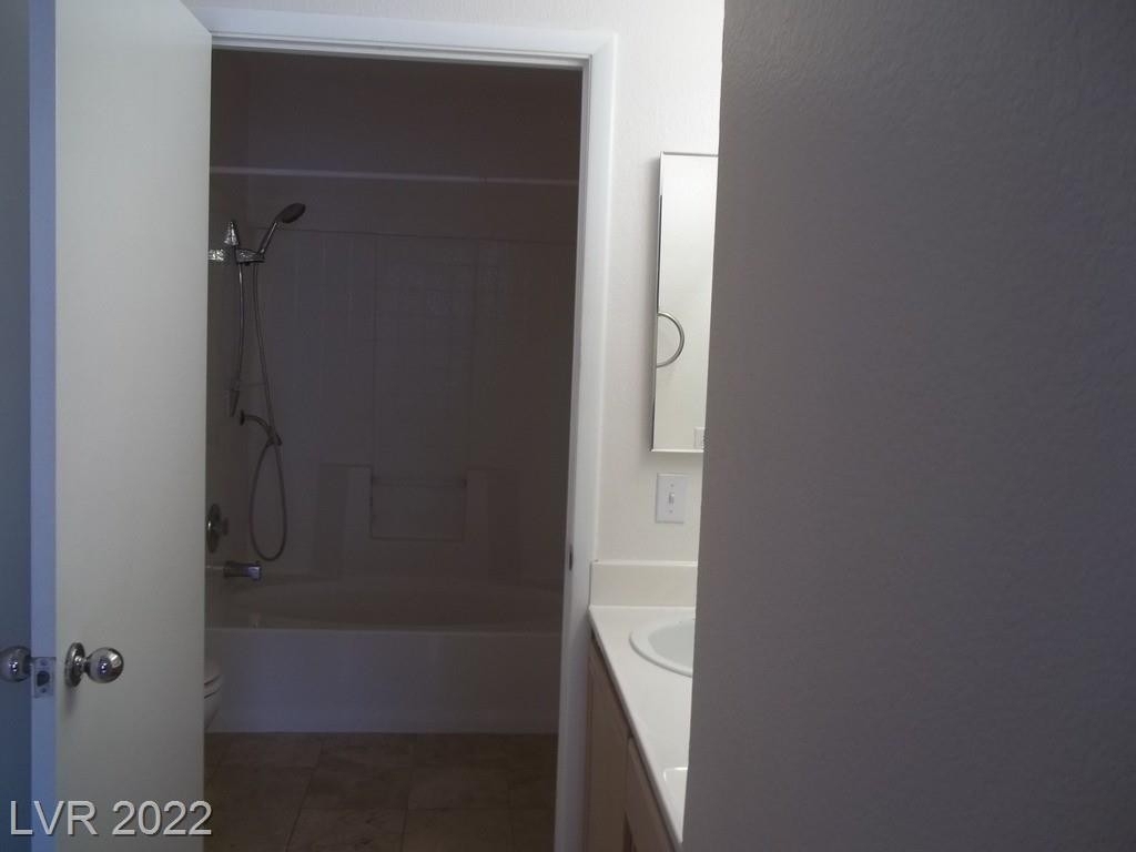 8070 Russell - Photo 17