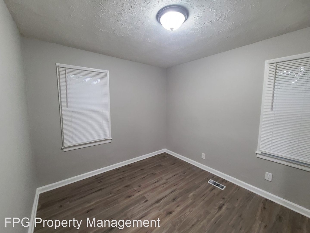 3909 Peachtree Avenue - Photo 3