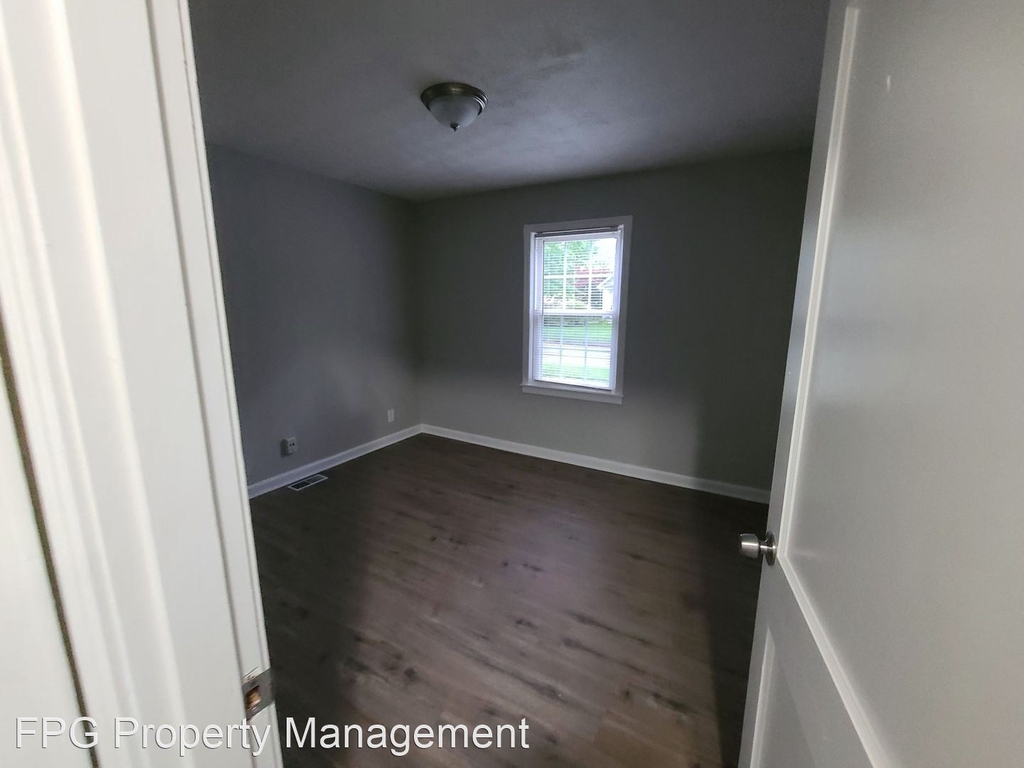 3909 Peachtree Avenue - Photo 2