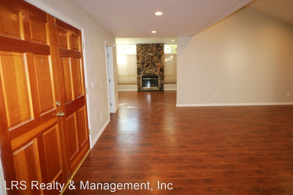 9521 Gladbeck Ave - Photo 3