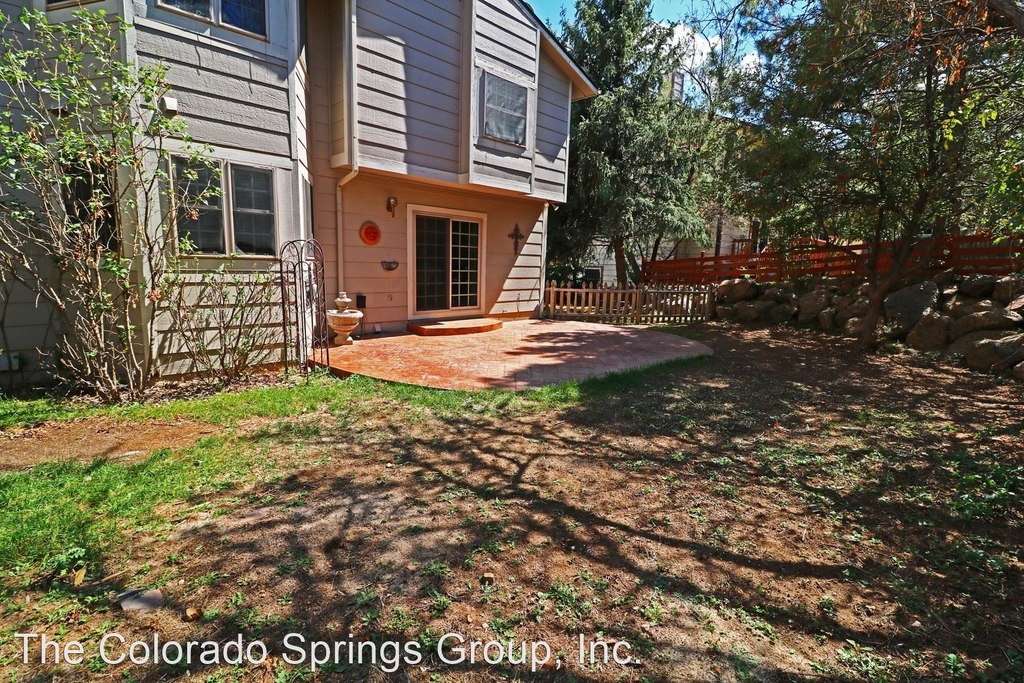 215 Lowick Drive - Photo 2