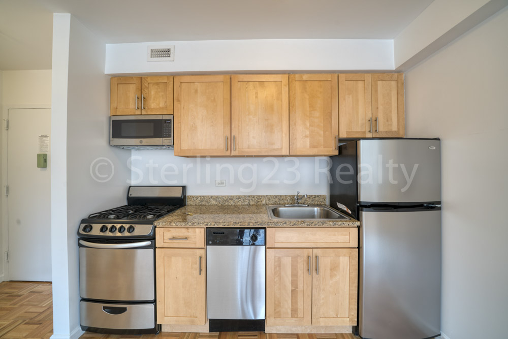 31-72 31st Street - Photo 1