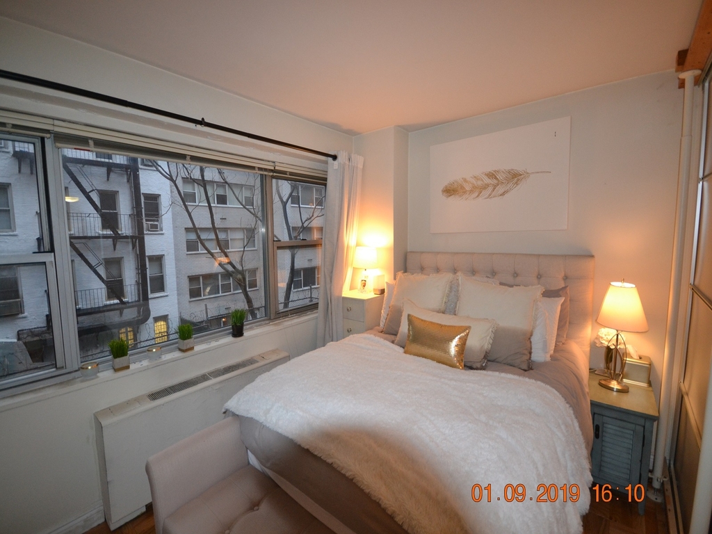 330 East 49th Street - Photo 2