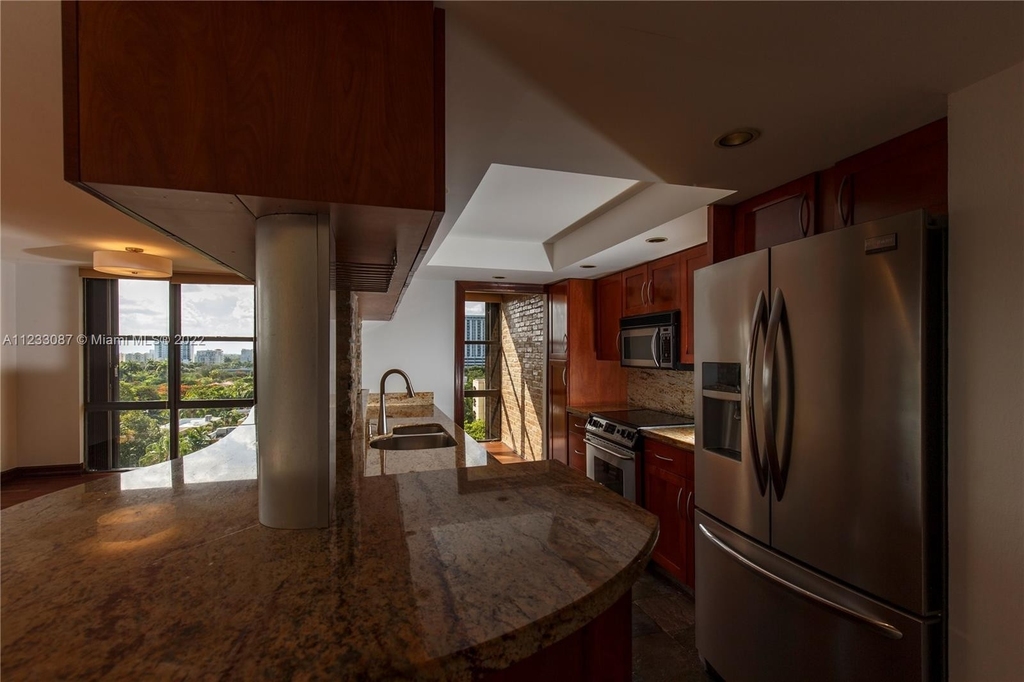 1901 Brickell Ave - Photo 6