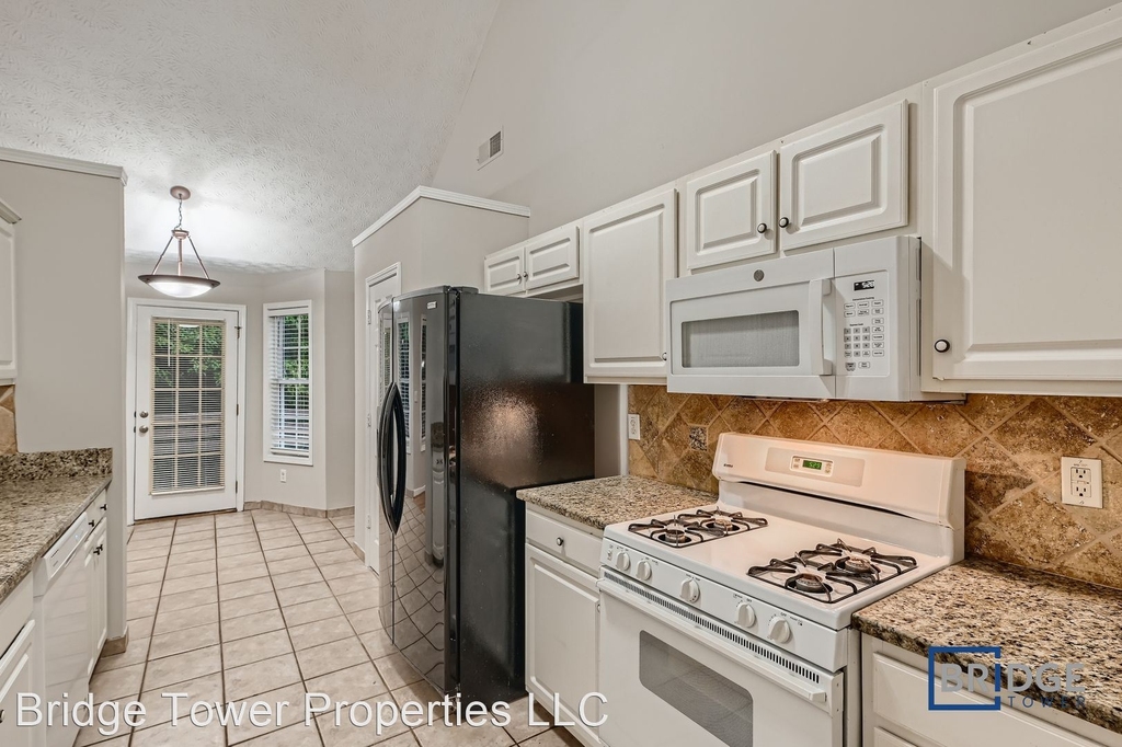 89 Lakeshire Trace - Photo 4