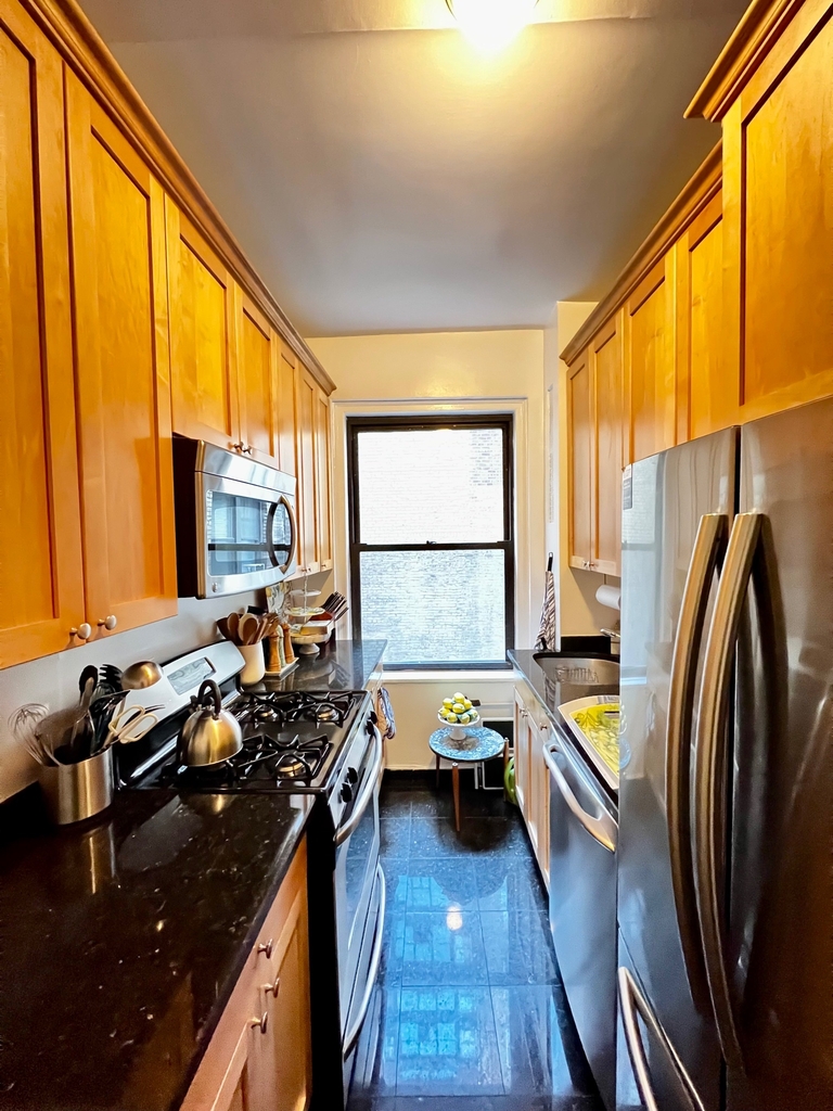 111 East 80th Street - Photo 5