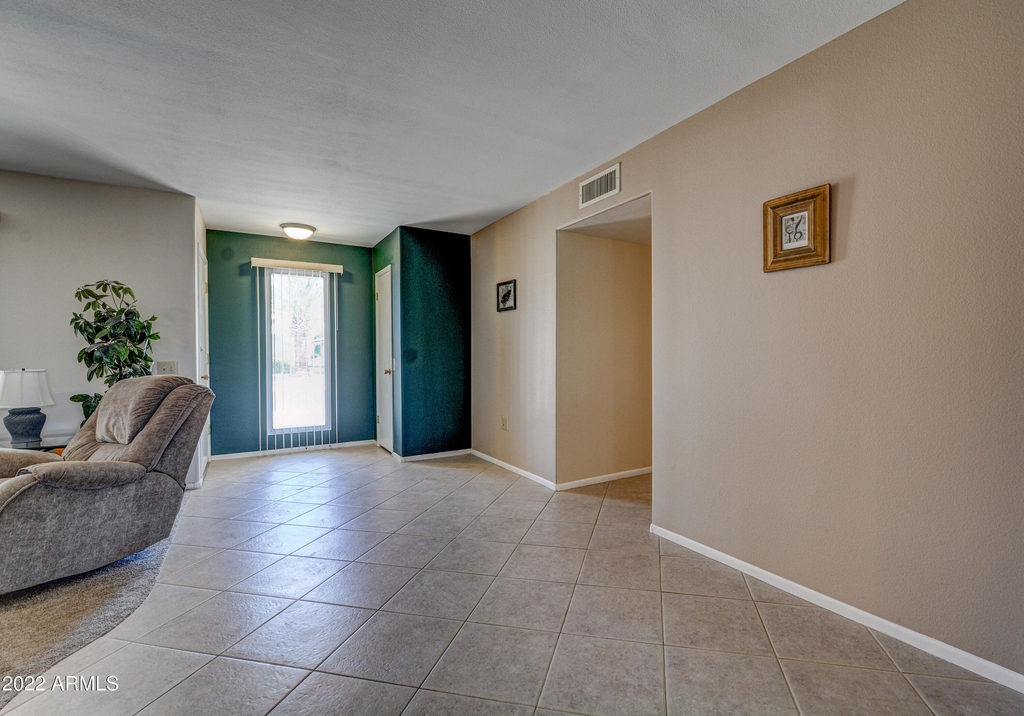 13207 W Kodiak Drive - Photo 2