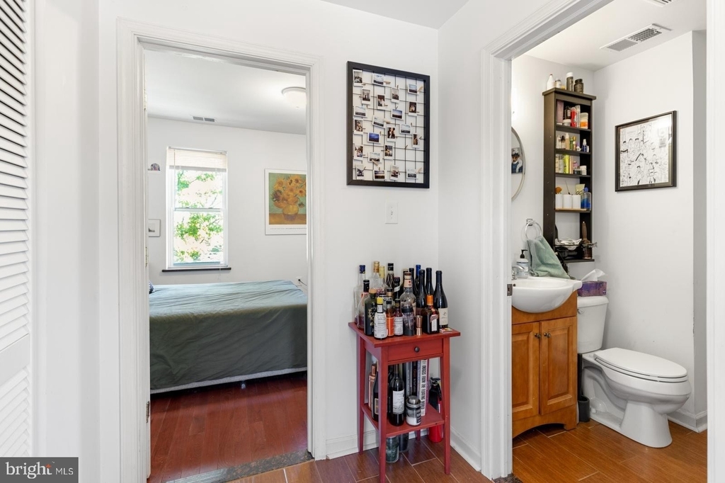 1802 Fairmount Avenue - Photo 4