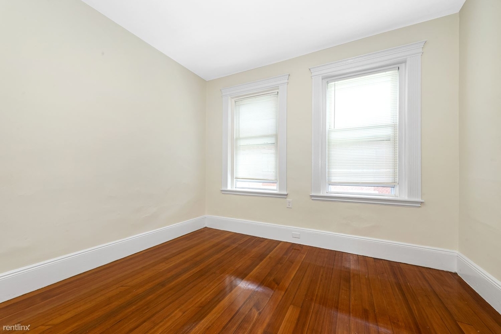 46 Brackett St Apt 2 - Photo 3