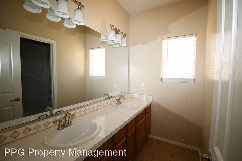 15647 W Meadowbrook Ave - Photo 12