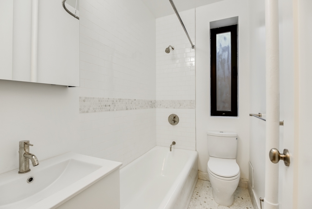 220 West 24th Street - Photo 3