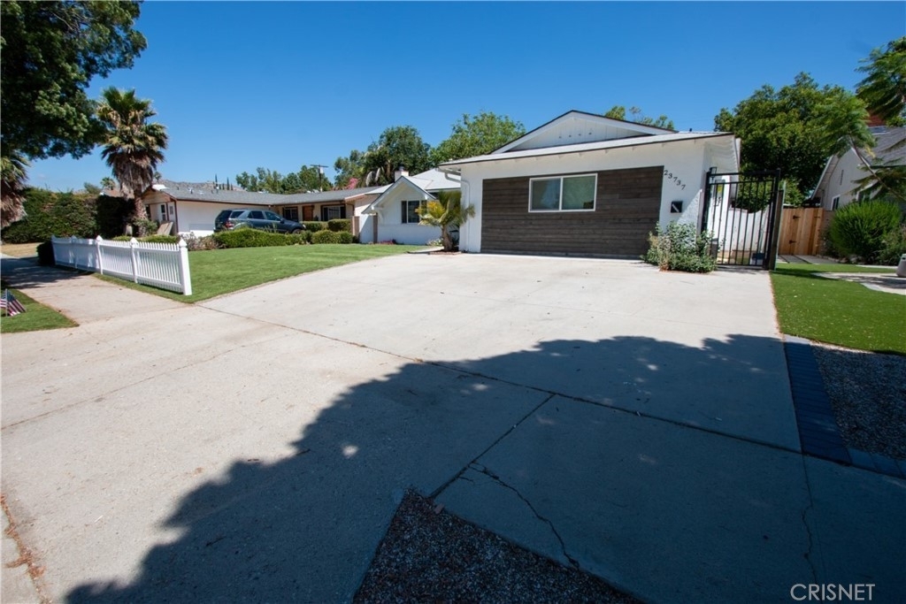 23739 Kittridge Street - Photo 18