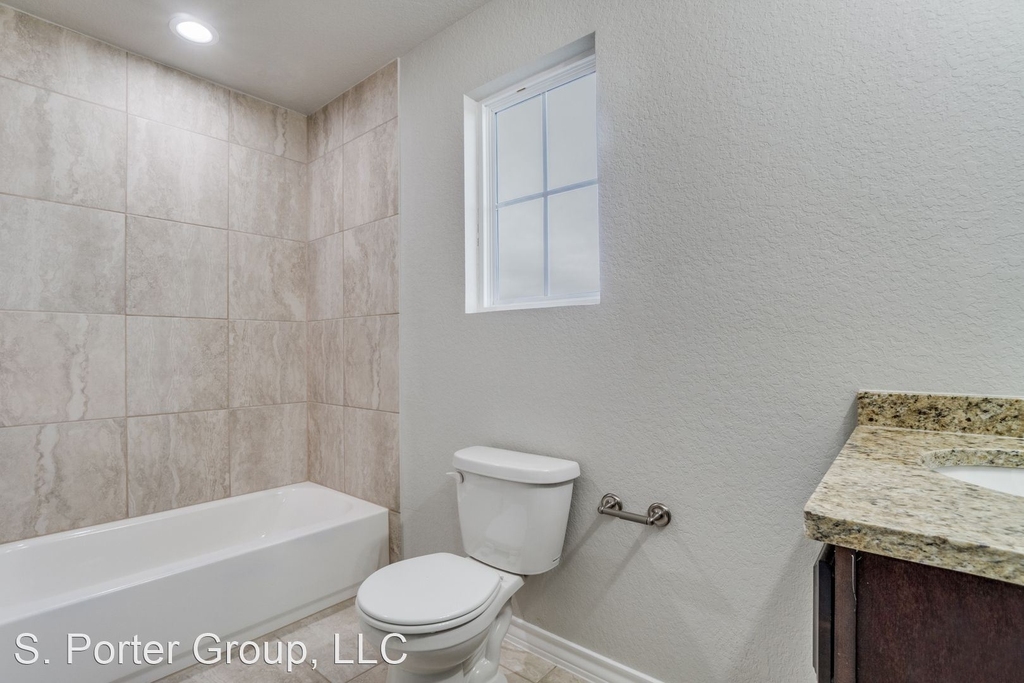 8335 Breezy Cove - Photo 4