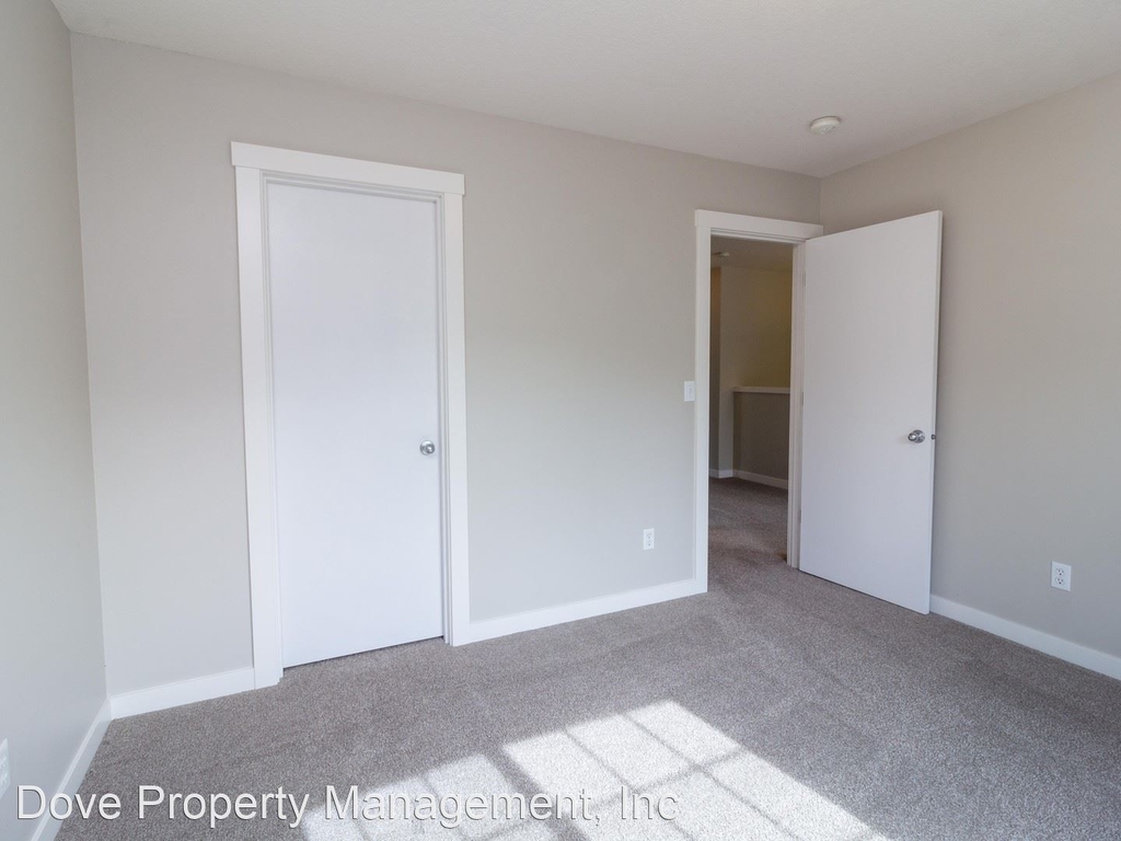 2242 Nw Oxford Street - Photo 16