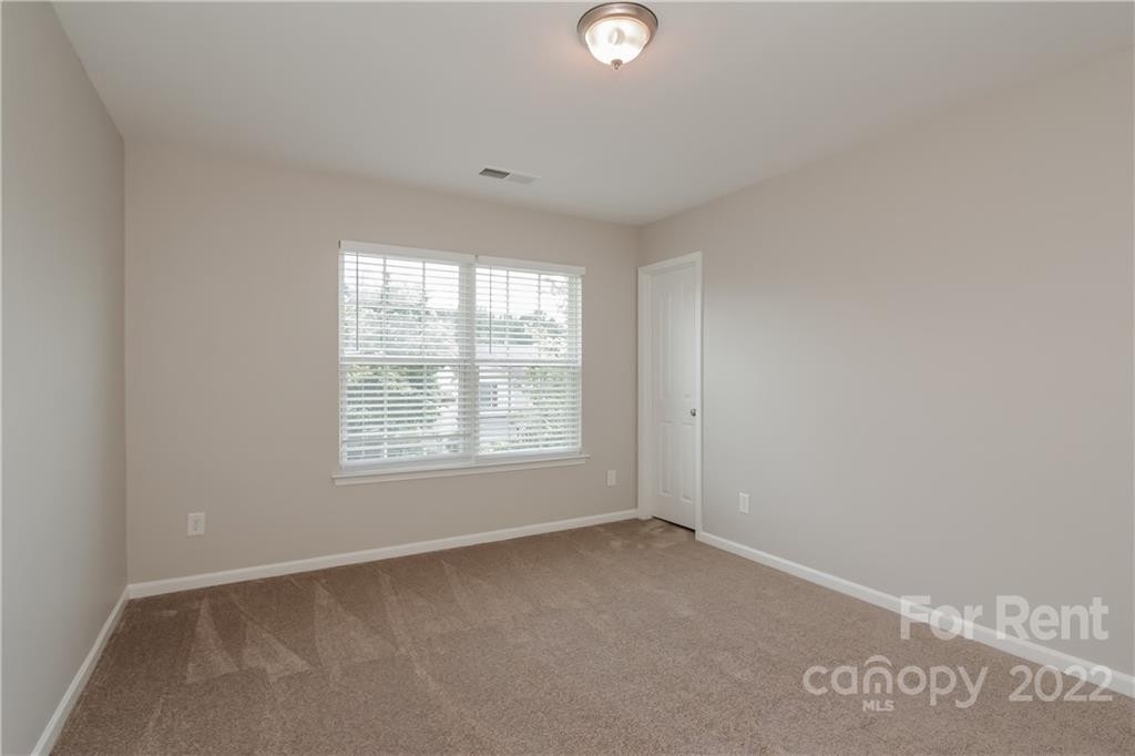 3911 Damask Drive - Photo 4