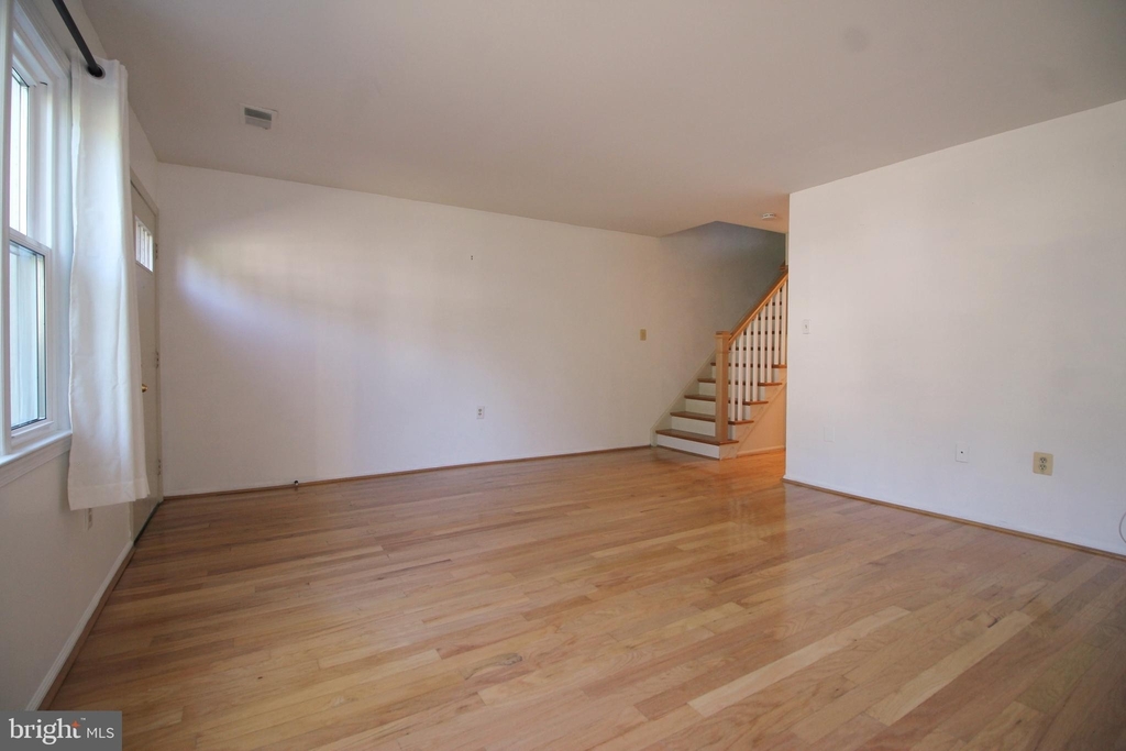 219 E Windsor Avenue - Photo 3