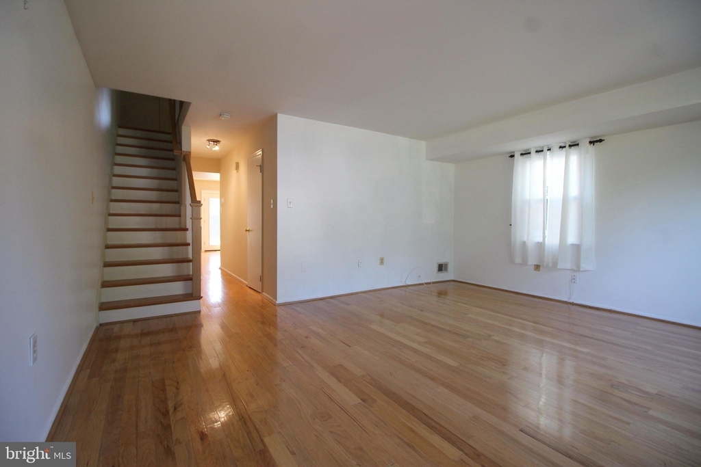 219 E Windsor Avenue - Photo 4