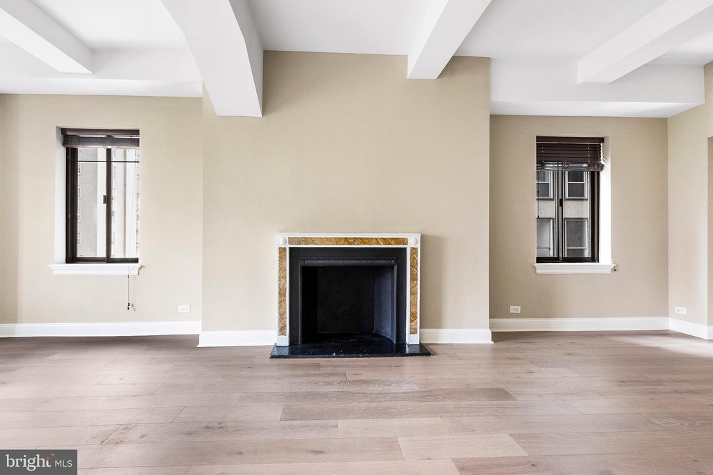 222 W Rittenhouse Square - Photo 2