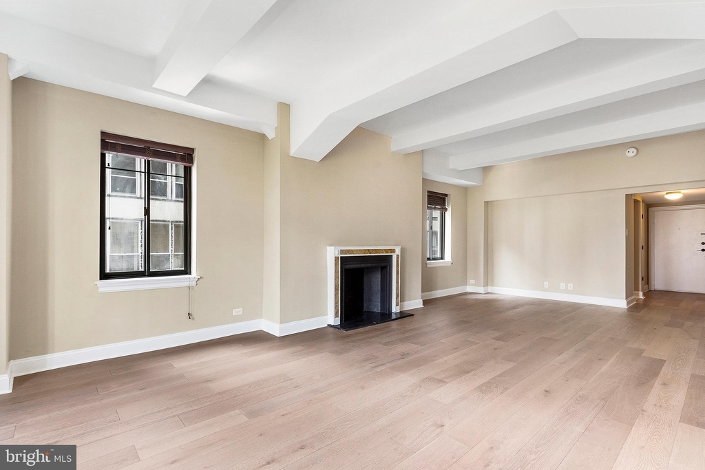 222 W Rittenhouse Square - Photo 3