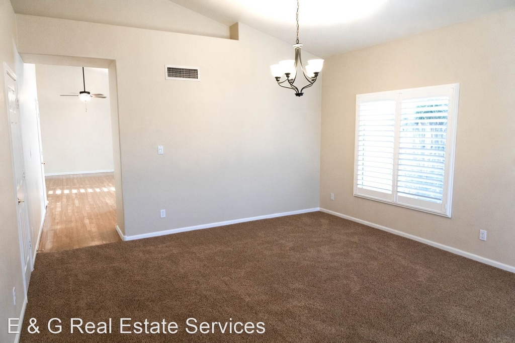 1823 E Oasis Dr - Photo 2