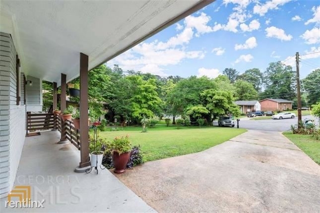 2492 Brentwood Court - Photo 3