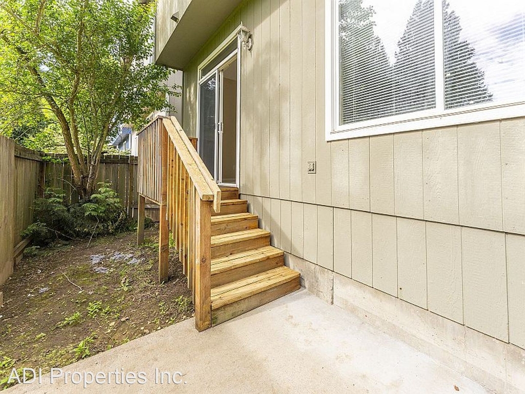 176 Se 43rd Ave. - Photo 33