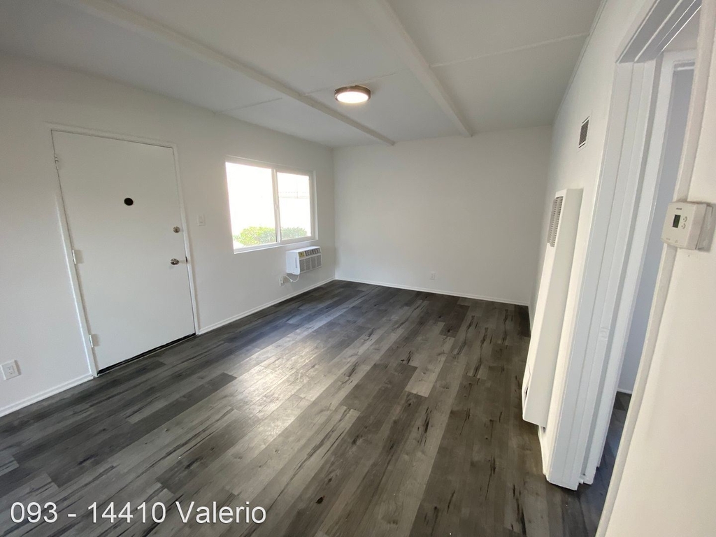 14410 Valerio St. - Photo 8