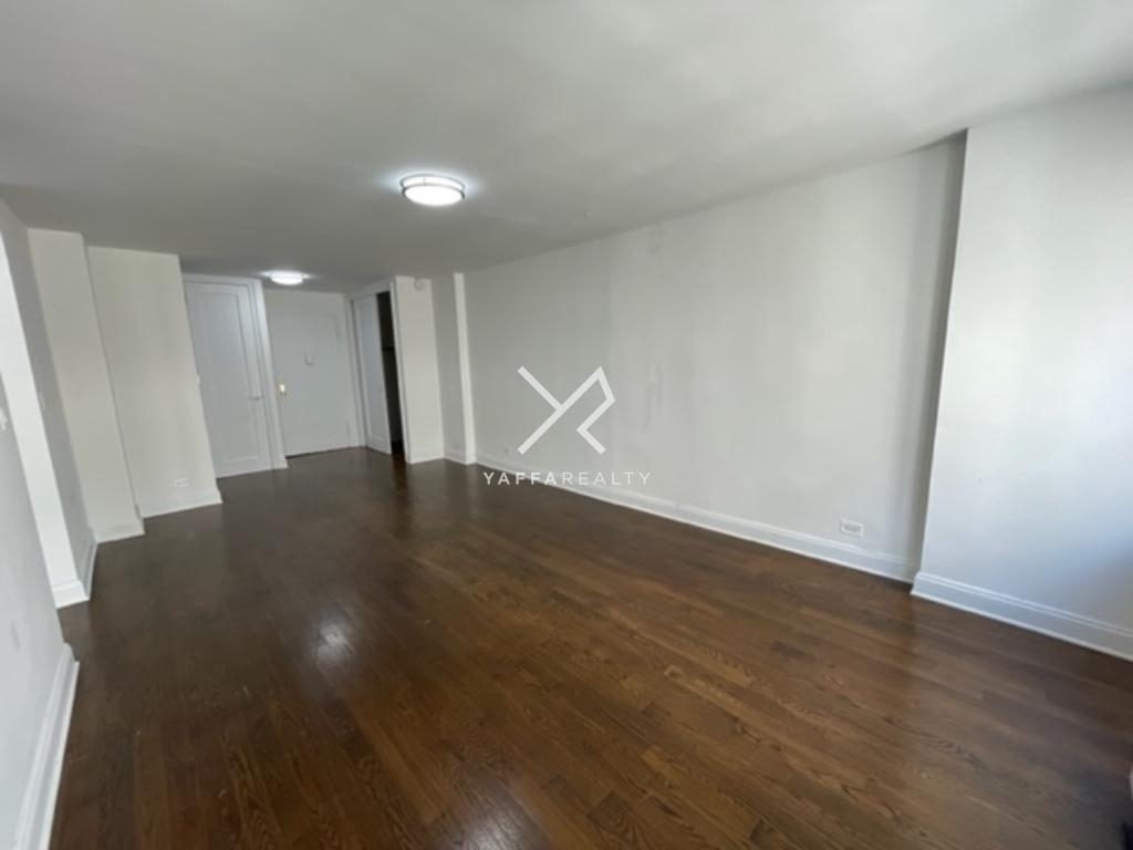 96 5th Avenue - Photo 2