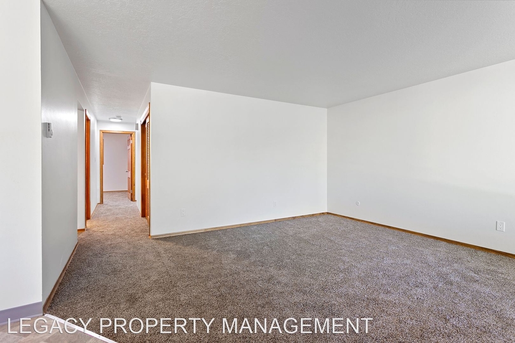 12240 Ne Siskiyou Street - Photo 8