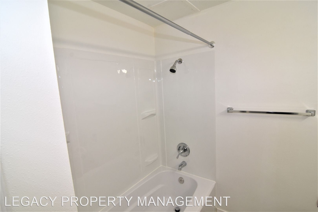 12430 Ne Glisan Street - Photo 6