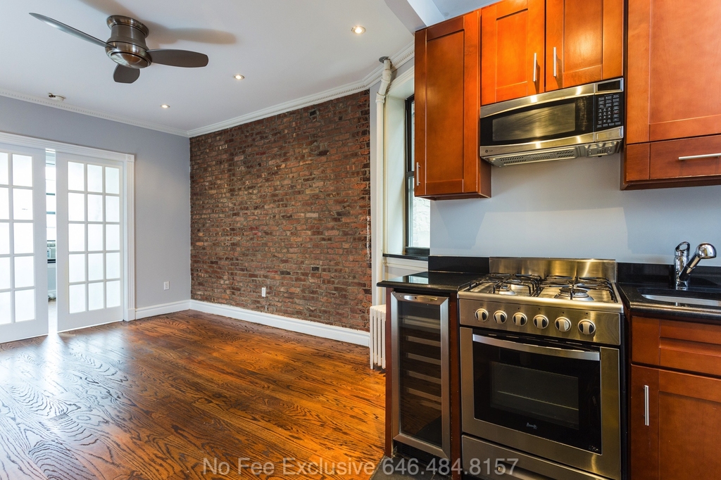 East 10th Street and Avenue C - Photo 2