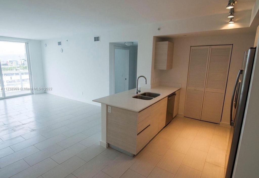 4250 Biscayne Blvd - Photo 2