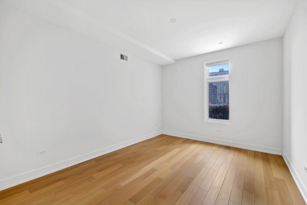 434 W Melrose Street - Photo 17