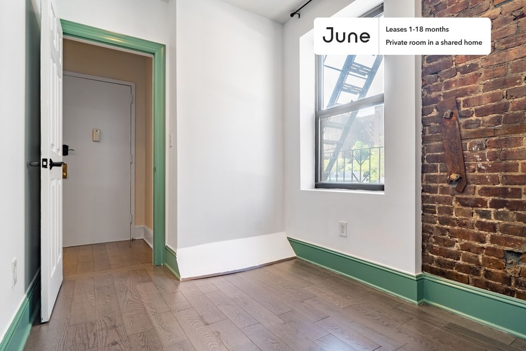 345 East 21st Street - Photo 3