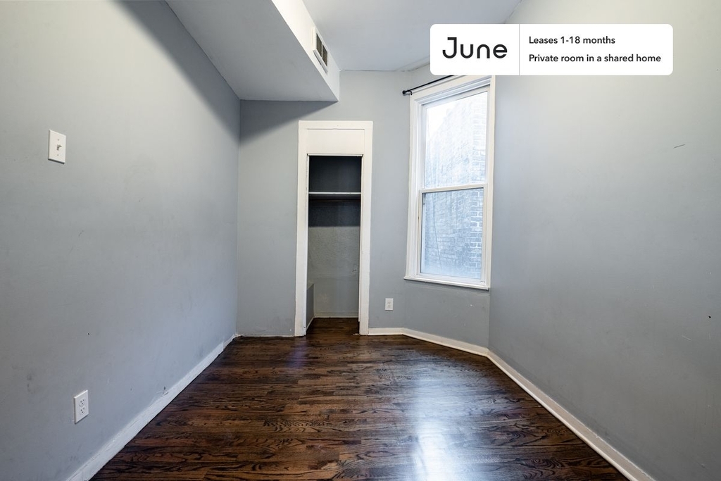 2527 West Division Street - Photo 1