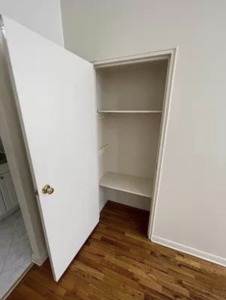 329 East 63rd Street - Photo 4