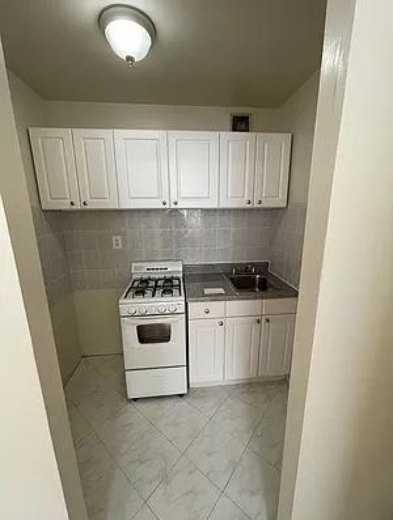 329 East 63rd Street - Photo 5