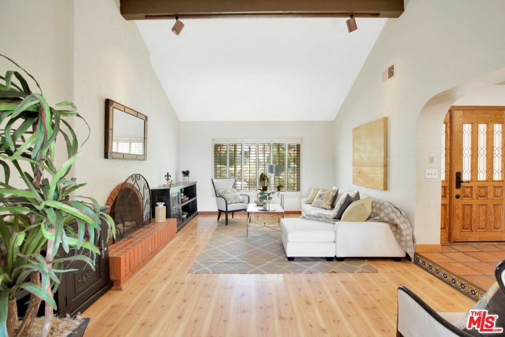 22415 Venido Rd - Photo 2