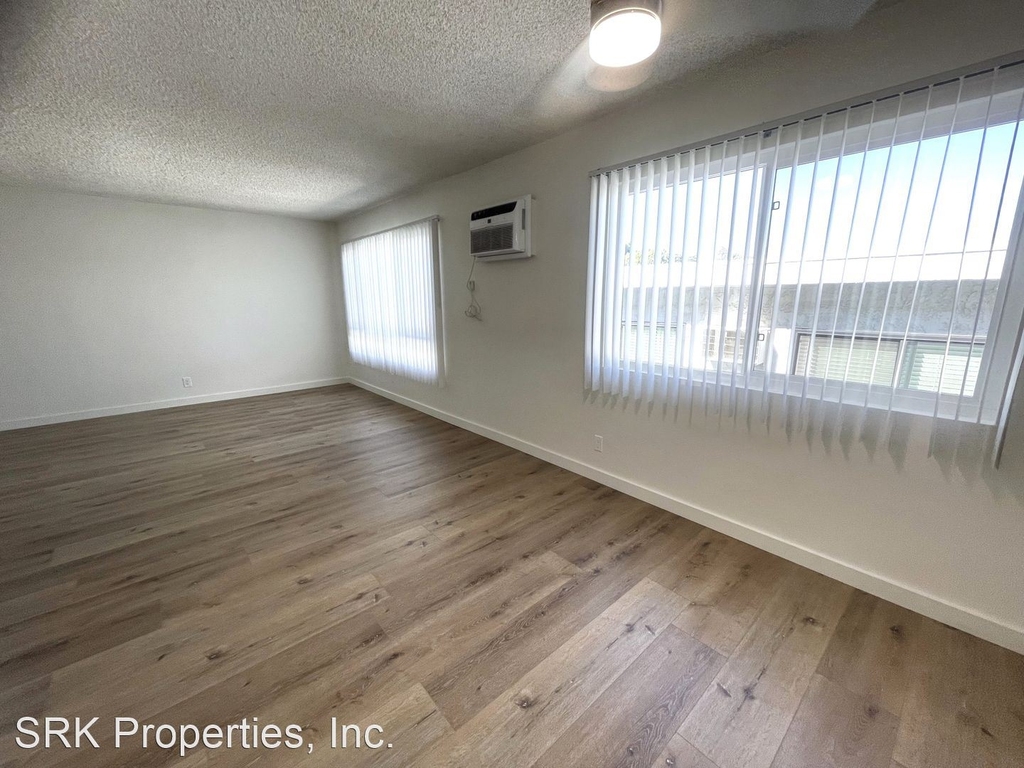 10914 Rose Avenue - Photo 2