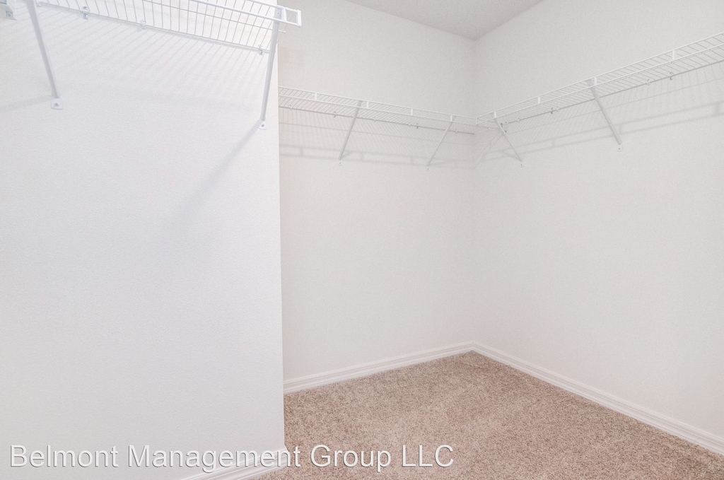 1569 Wynford Circle - Photo 11