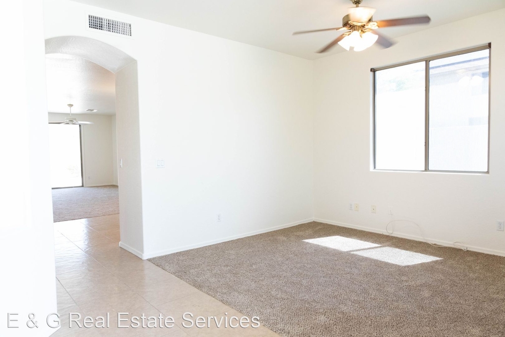 18160 W Desert Blossom Dr - Photo 2