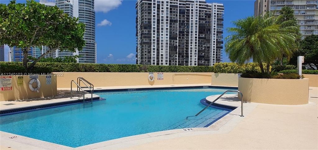 2475 Brickell Ave - Photo 12